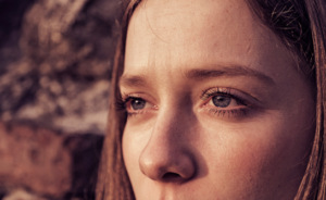 manipulation tactics narcissist mothers use to control adult daughters